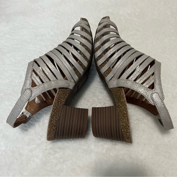 Josef Seibel size 8.5/9 women’s silver and tan heeled sandals - Picture 5 of 11